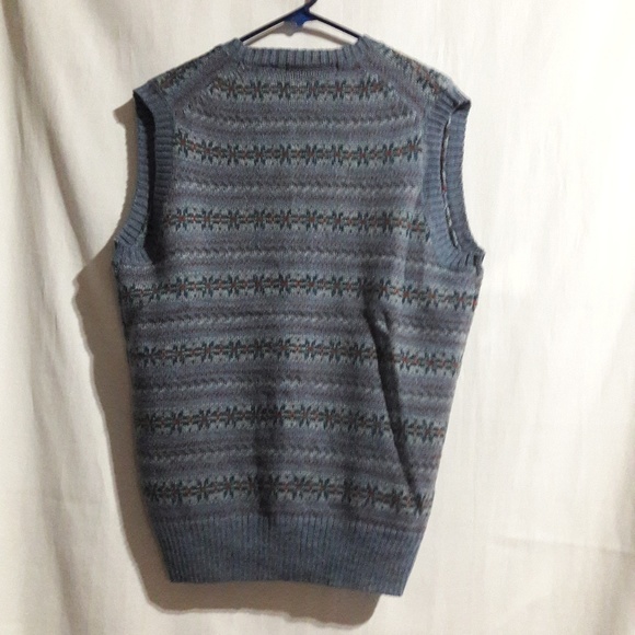 The Broadway Men's V-Neck Sweater Vest Size:XL - Picture 2 of 4